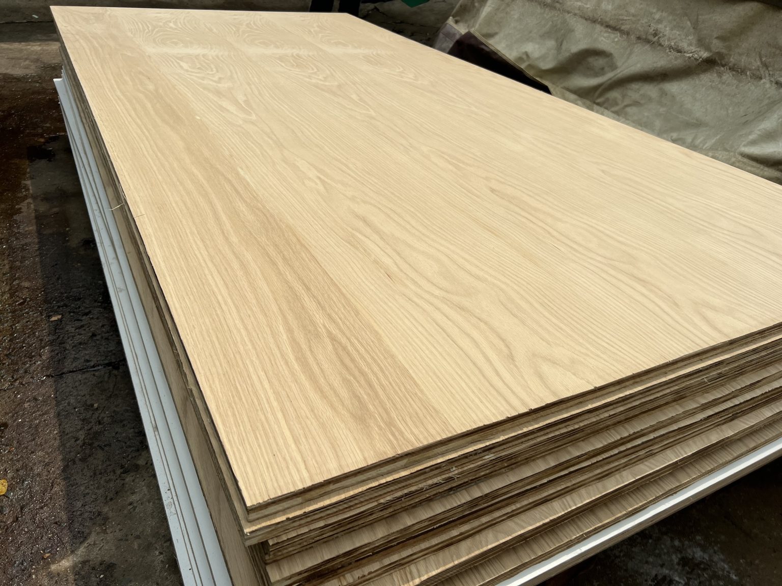 Gỗ plywood phủ veneer mặt sồi Hoàng Phát gỗ plywood phủ veneer mặt sồi
