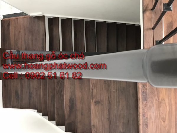 Cầu thang gỗ óc chó lắp Q10 - Hình ảnh 4