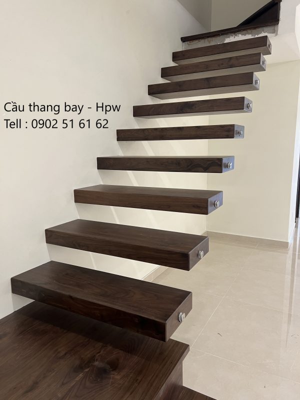 Cầu thang bay vách kính