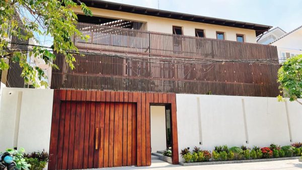 Cửa cổng gỗ tự nhiên teak wood - Hình ảnh 3