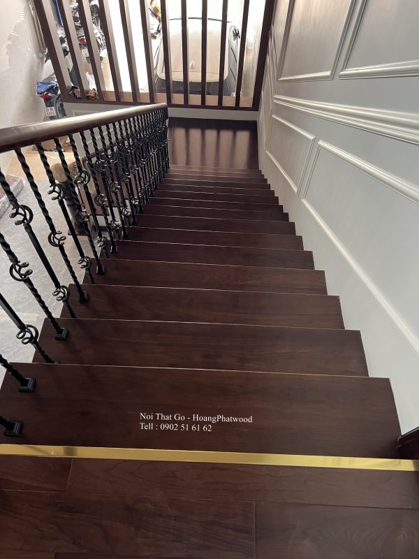 Cầu thang gỗ óc chó nguyên tấm - Hình ảnh 3