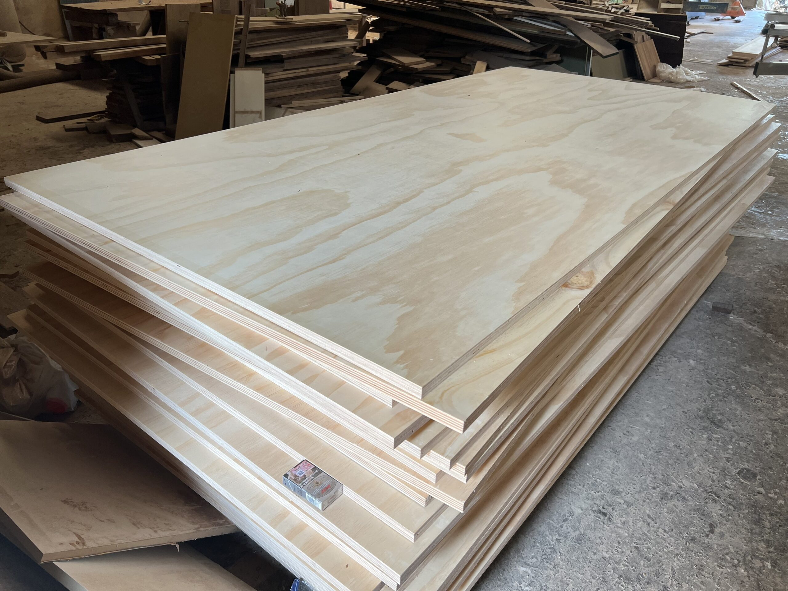 Ván Ép Plywood Có Mấy Loại? Phân Loại Chi Tiết- Dòng ván plywood gỗ thông 