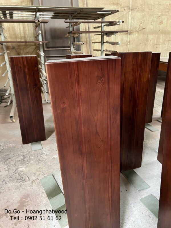Cầu Thang Gỗ Teak Chọn Tông Màu Óc Chó