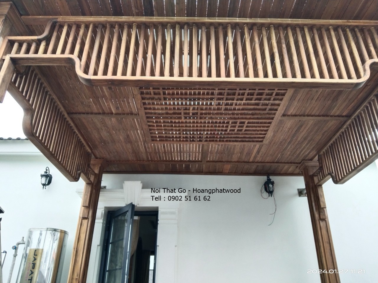 Mái nhà gỗ Lắp đặt ở sân thương - chưa lau dầu