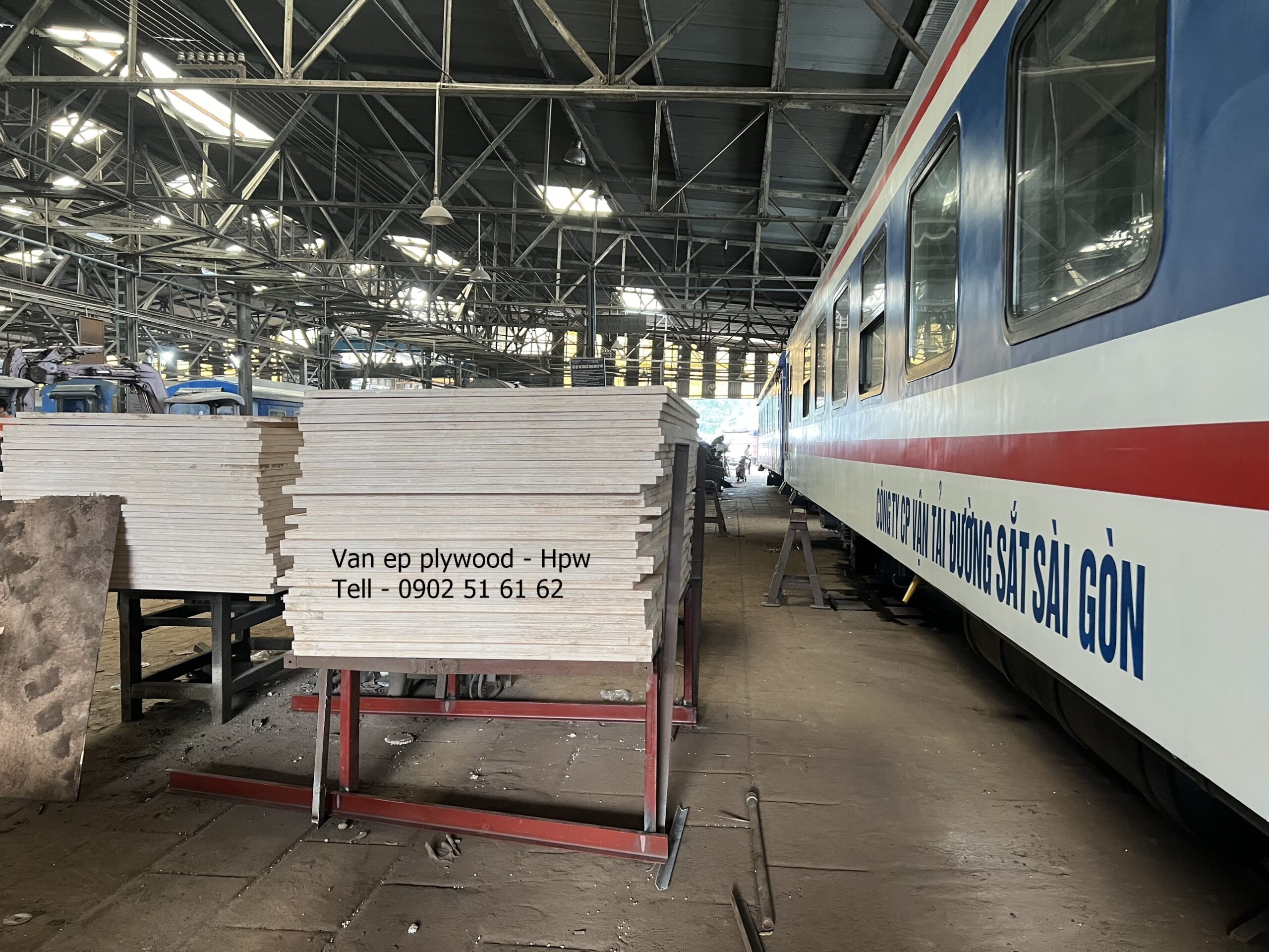 Ván plywood làm sàn xe tàu lửa - Tàu hoả